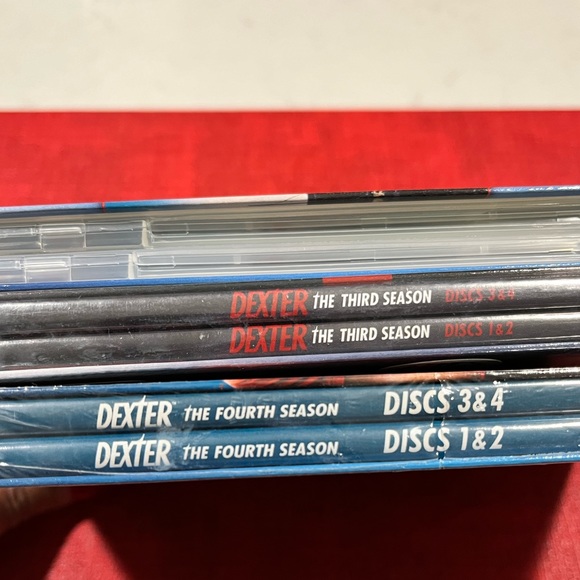 DEXTER SERIES SEASON TWO, THREE & FOUR 📀 DVDS - Picture 5 of 16